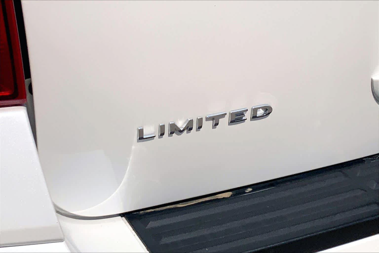 Used 2017 Ford Expedition EL Limited w/ Equipment Group 301A RWD image 10