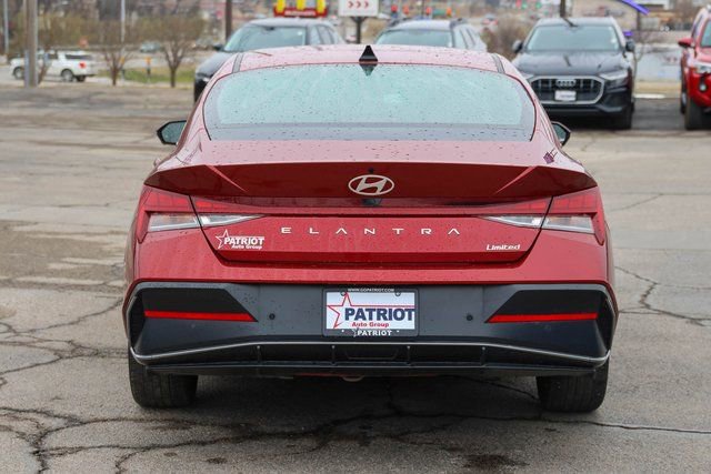 Used 2024 Hyundai Elantra Limited image 4