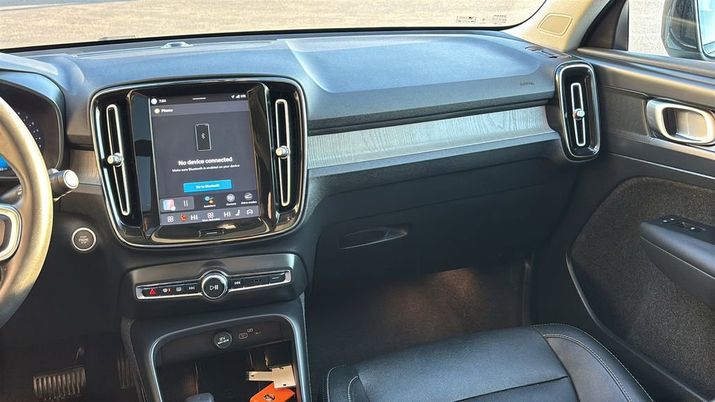 Certified 2024 Volvo XC40 B5 Core image 8