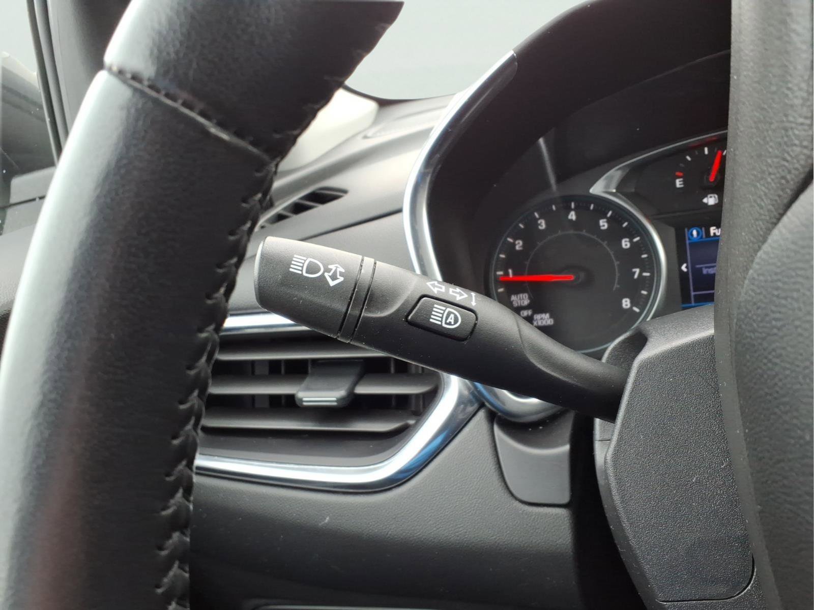 Used 2020 Chevrolet Equinox LT w/ Driver Convenience Package image 17