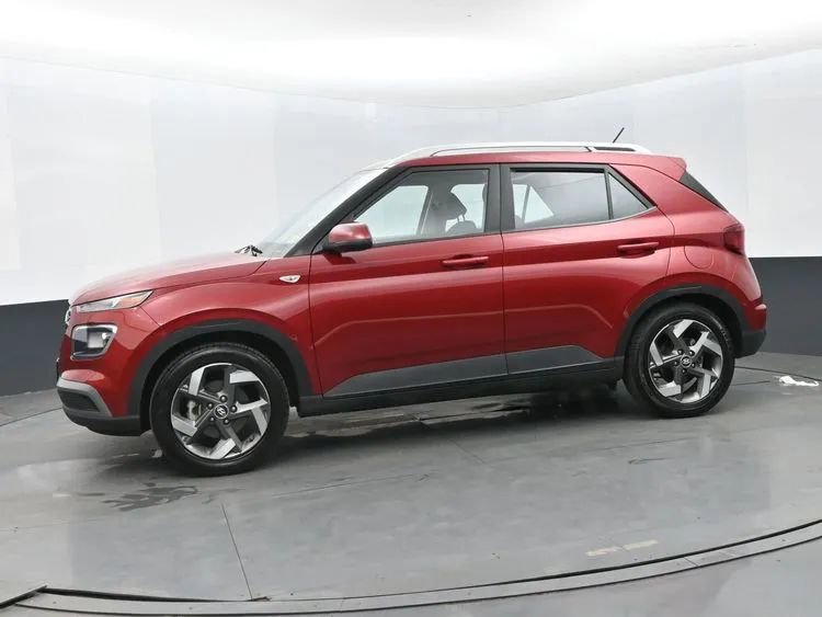 Used 2025 Hyundai Venue SEL FWD image 5