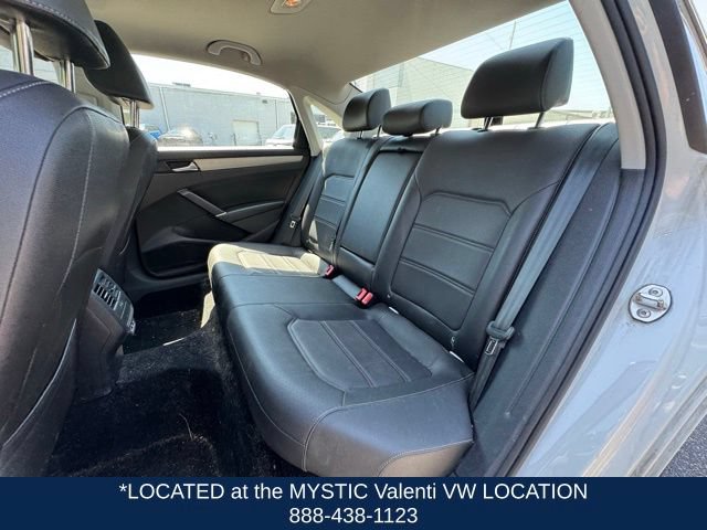 Certified 2022 Volkswagen Passat 2.0T SE FWD image 12