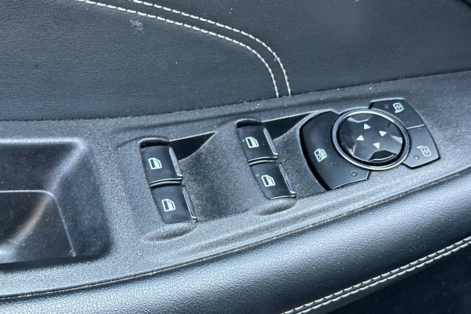 Used 2024 Ford Edge Titanium image 13