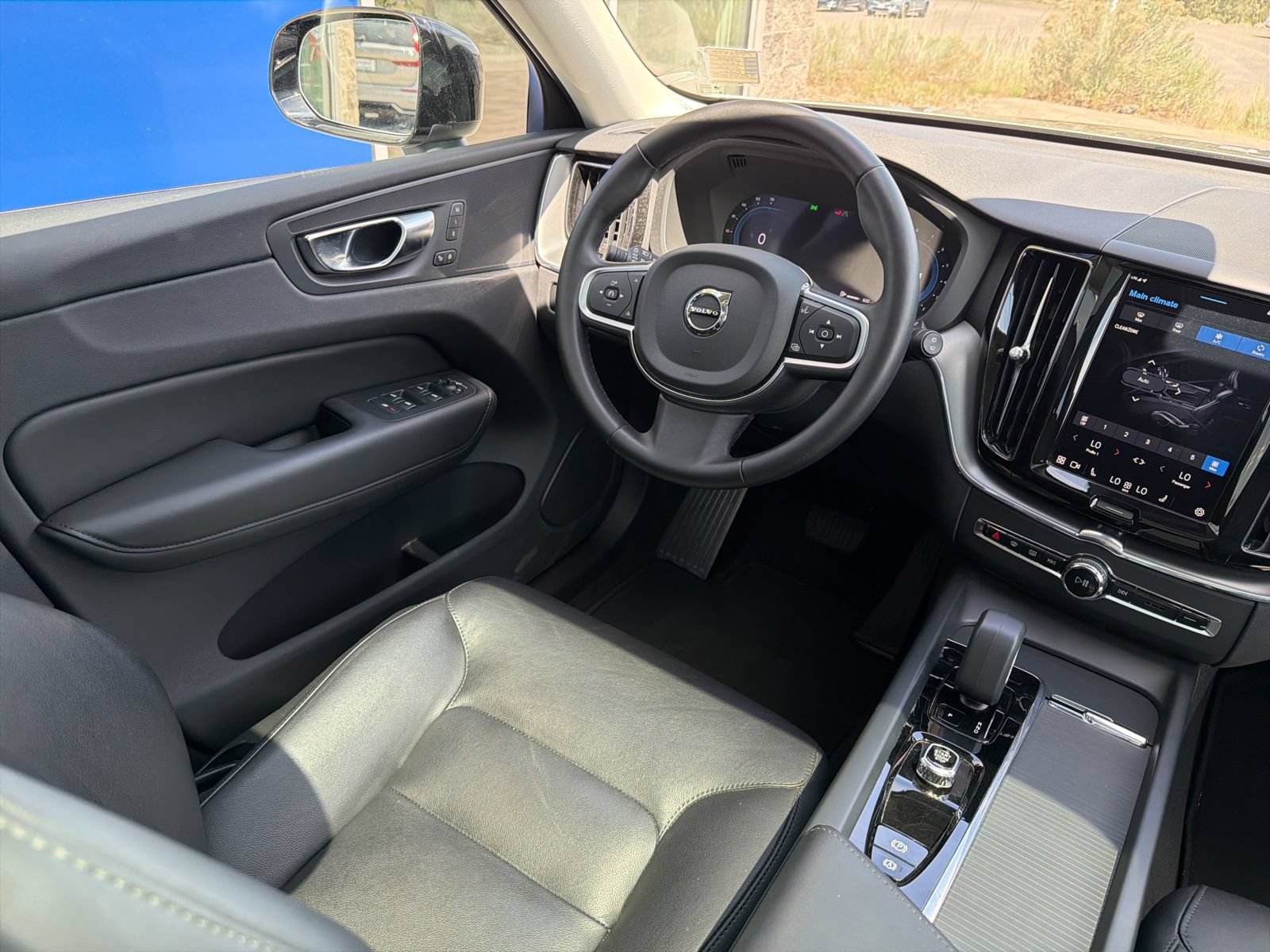 Used 2025 Volvo XC60 B5 Core AWD/4WD image 12