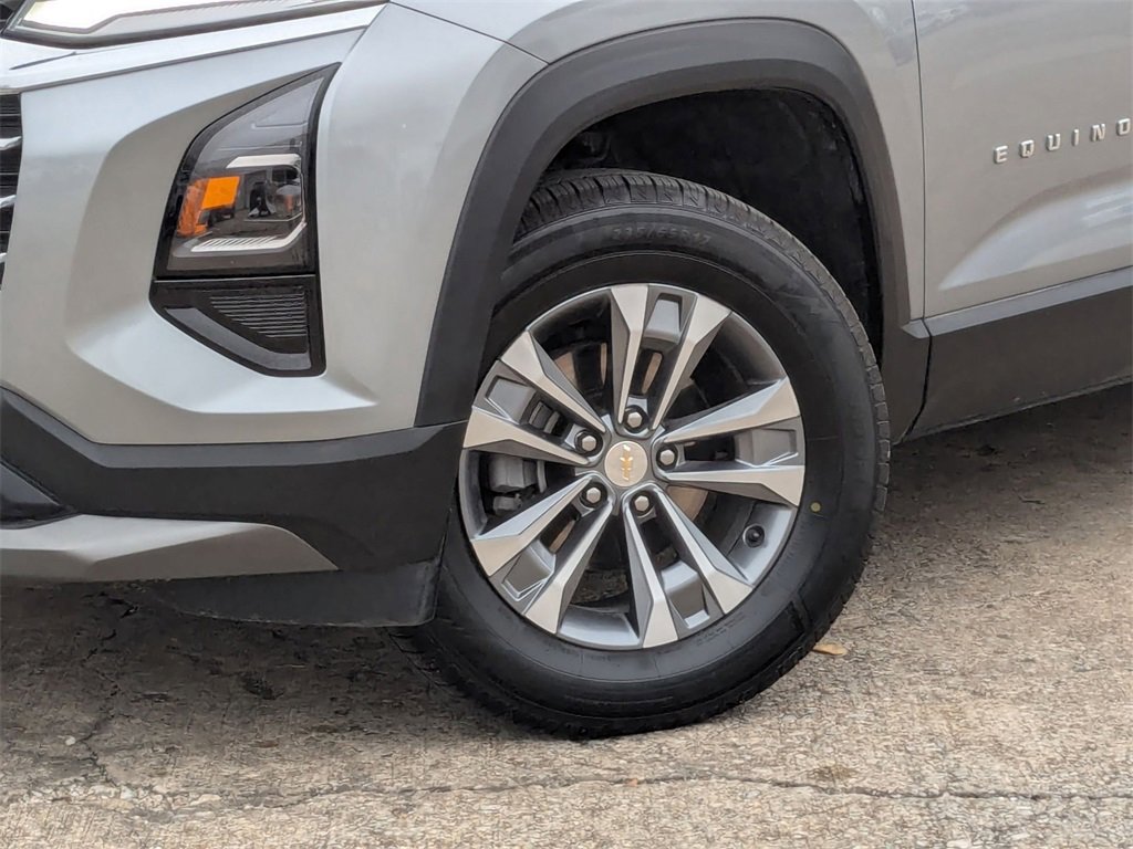 Used 2025 Chevrolet Equinox LT image 32