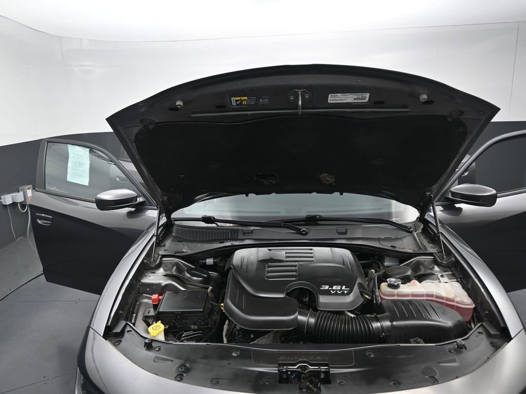 Used 2018 Dodge Charger SXT image 35