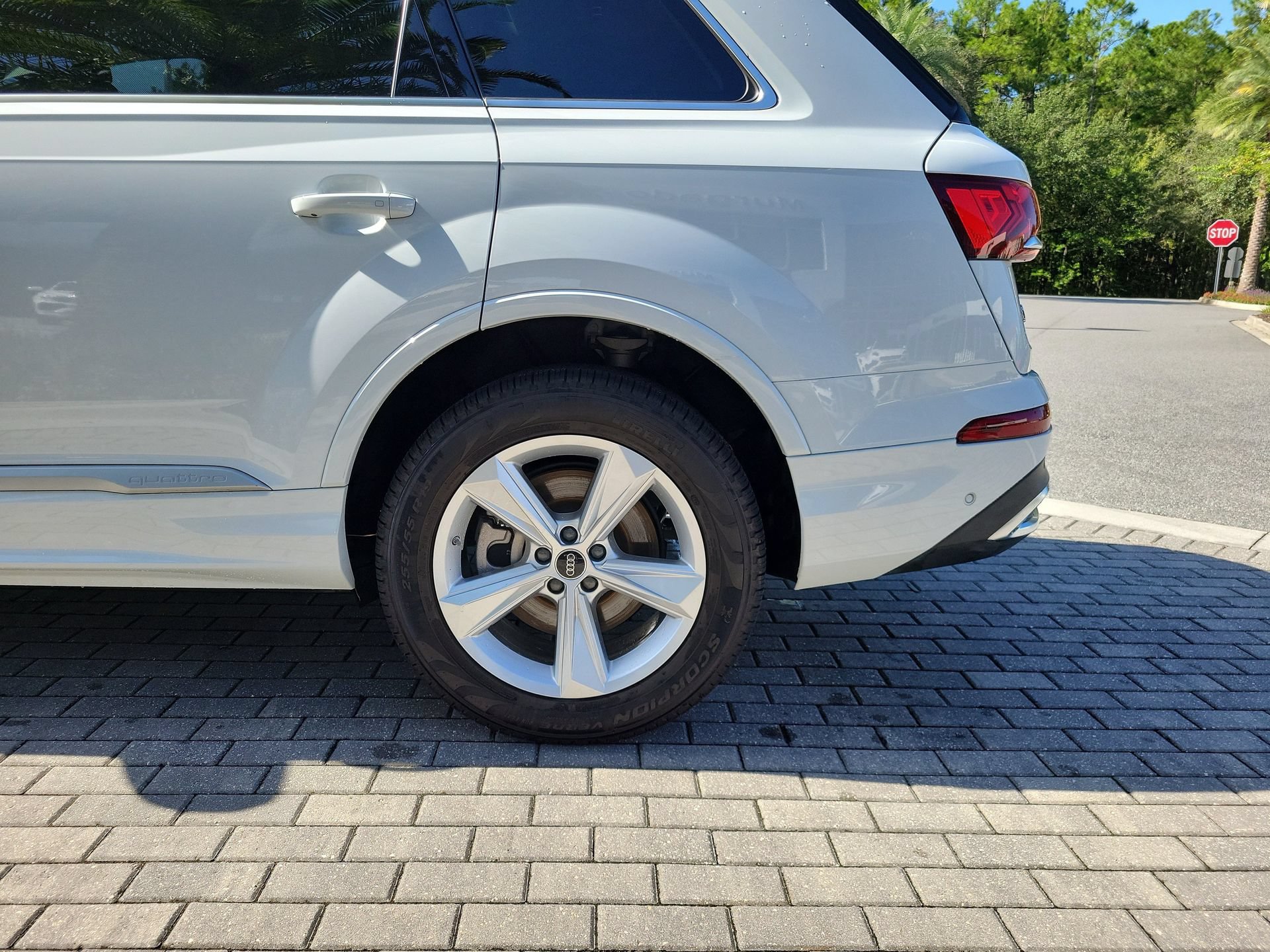 Used 2023 Audi Q7 2.0T Premium Plus w/ Premium Plus Package AWD/4WD image 8