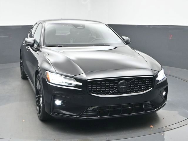 Used 2023 Volvo S60 B5 Plus w/ Climate Package image 2