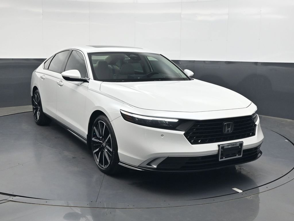 Used 2024 Honda Accord Touring image 2