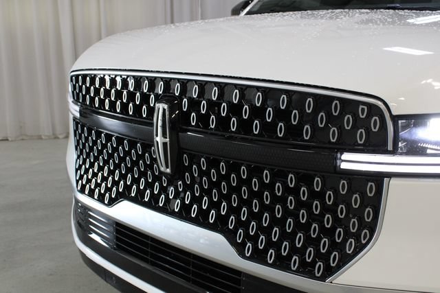 New 2027 Lincoln Navigator Reserve AWD/4WD image 32