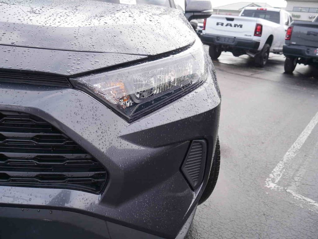 Used 2022 Toyota RAV4 LE image 22