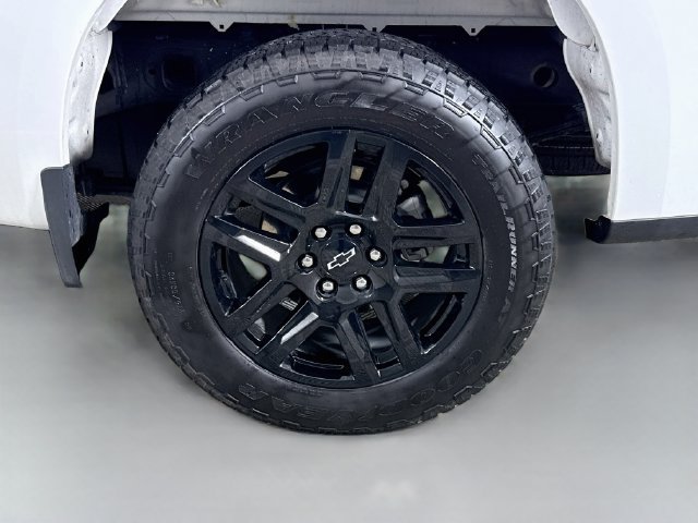 Used 2025 Chevrolet Silverado 1500 Custom w/ Turbomax Blackout Package AWD/4WD image 29