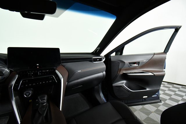 Used 2023 Toyota Venza XLE image 20