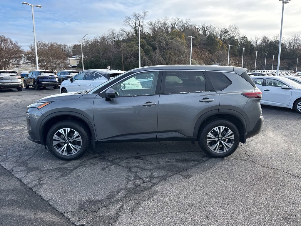 Used 2022 Nissan Rogue SV image 4