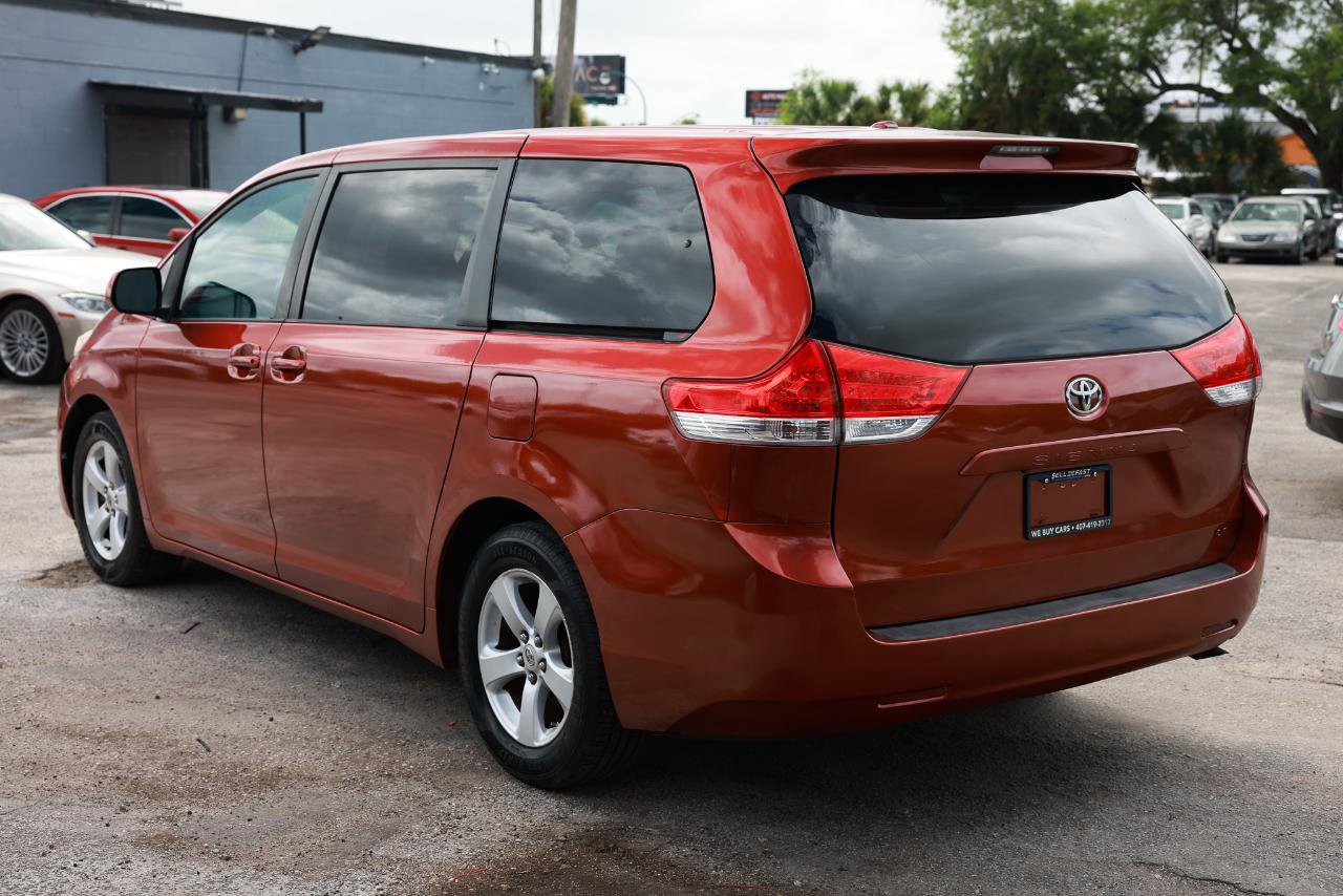 Used 2011 Toyota Sienna LE image 5
