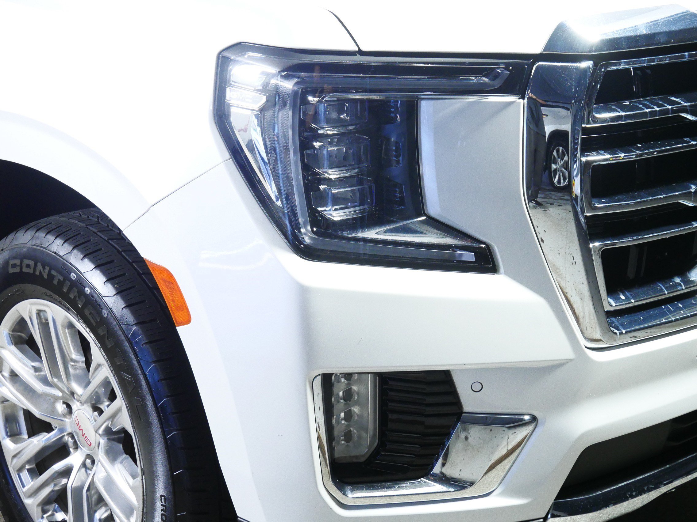 Used 2023 GMC Yukon SLT w/ SLT Premium Package AWD/4WD image 16