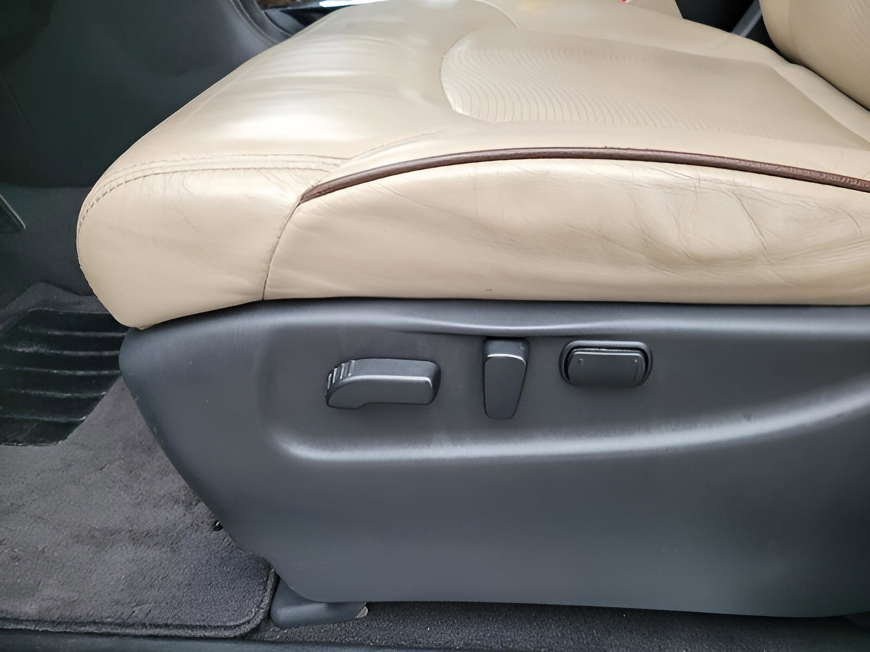 Used 2019 Nissan Armada Platinum w/ Captain's Chairs Package image 15