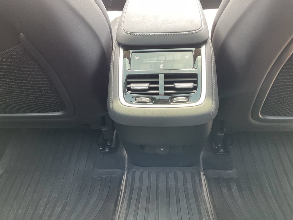 New 2026 Volvo XC90 B6 Plus w/ Protection Package AWD/4WD image 18