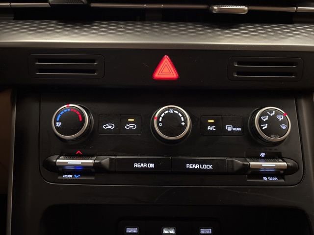 Used 2024 Kia Carnival LX FWD image 20