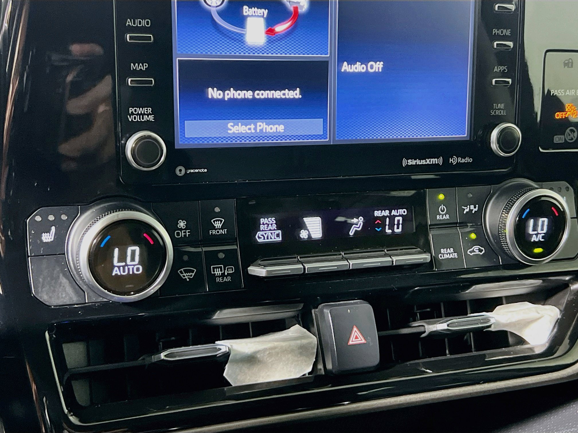 Used 2020 Toyota Highlander XLE FWD image 26