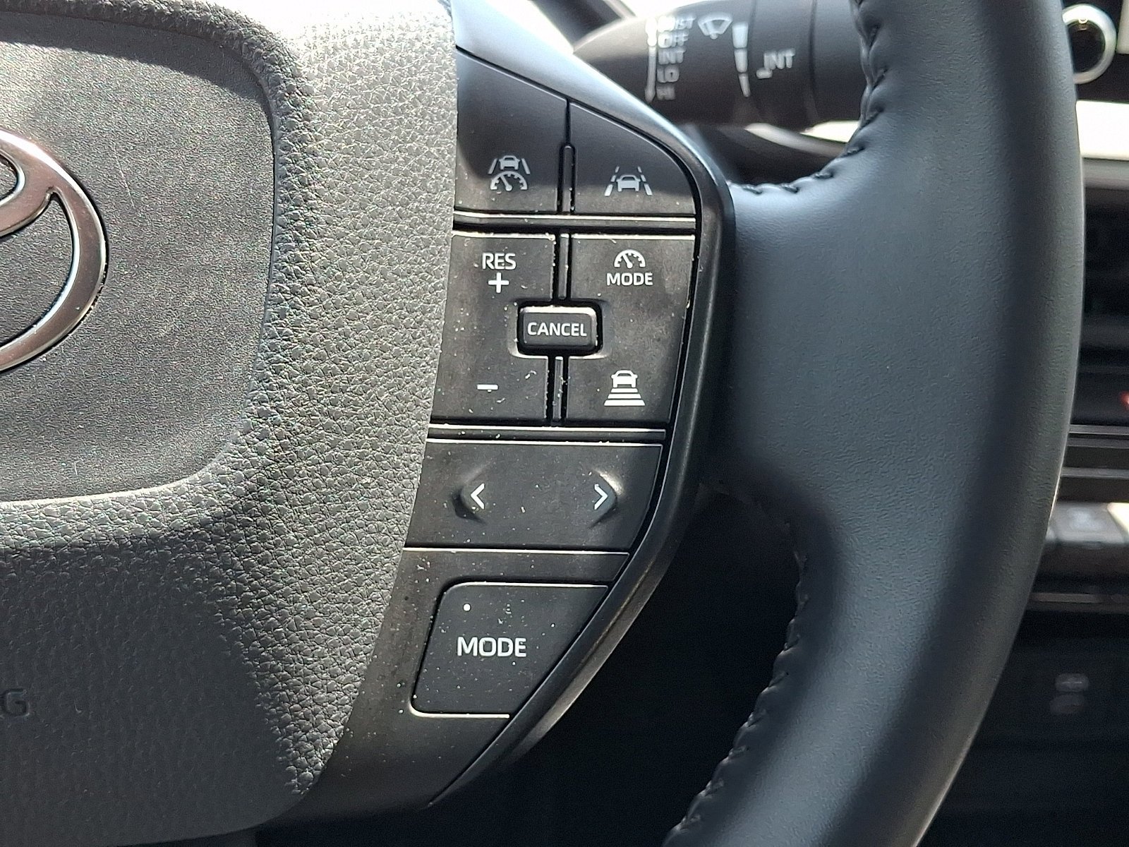 Used 2025 Toyota Prius LE FWD image 23