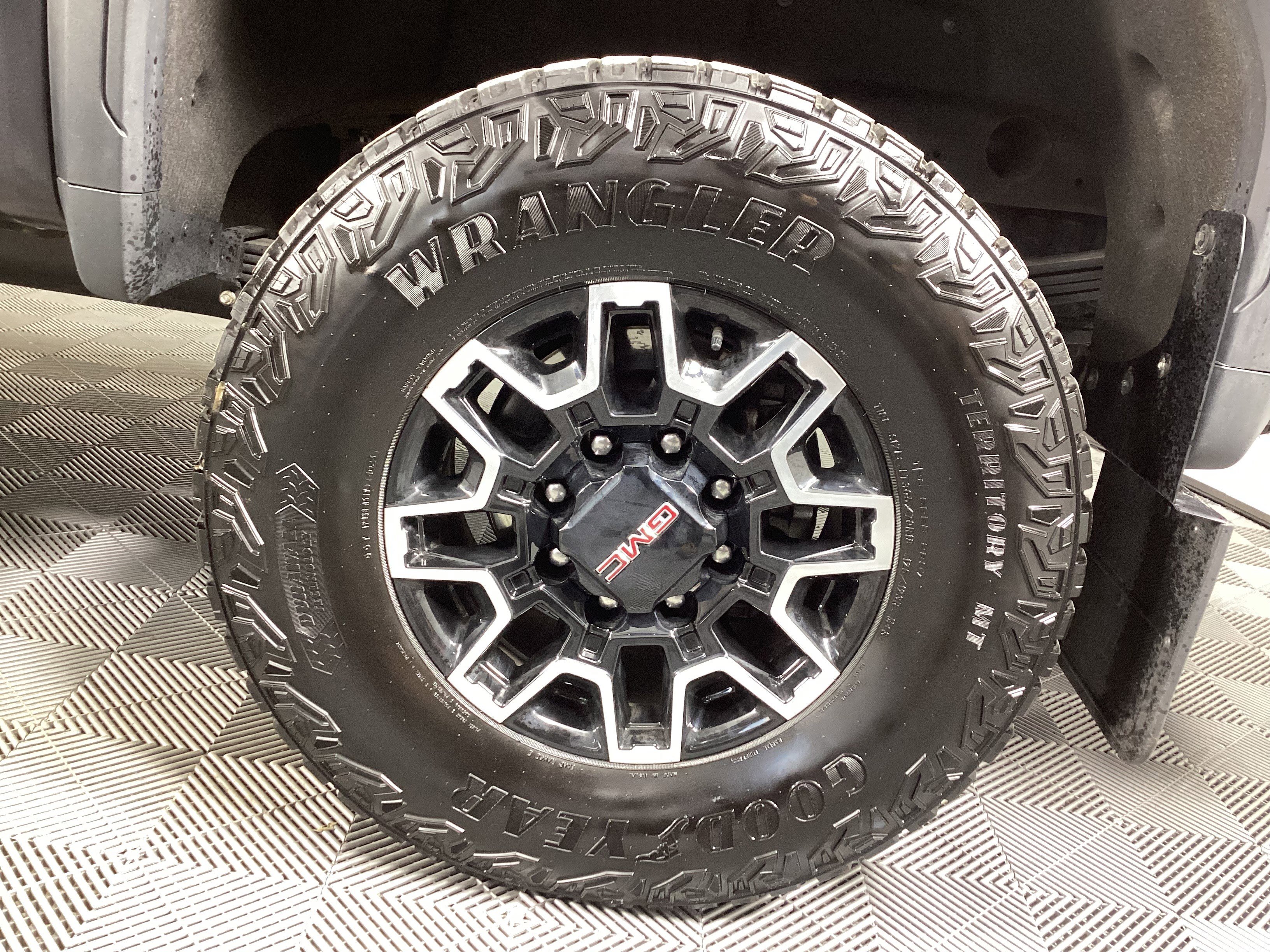 Used 2024 GMC Sierra 2500 AT4X image 11