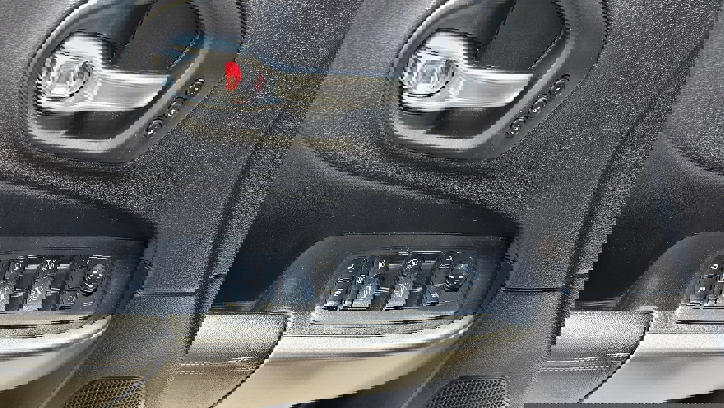 Used 2020 Jeep Cherokee Limited image 22