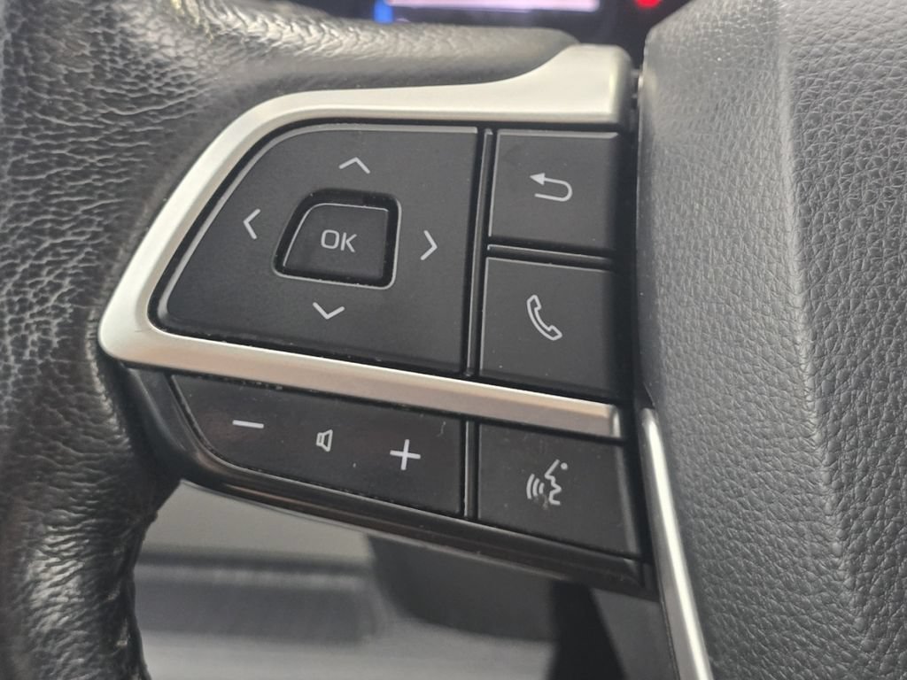 Certified 2024 Toyota Sienna XLE FWD image 33