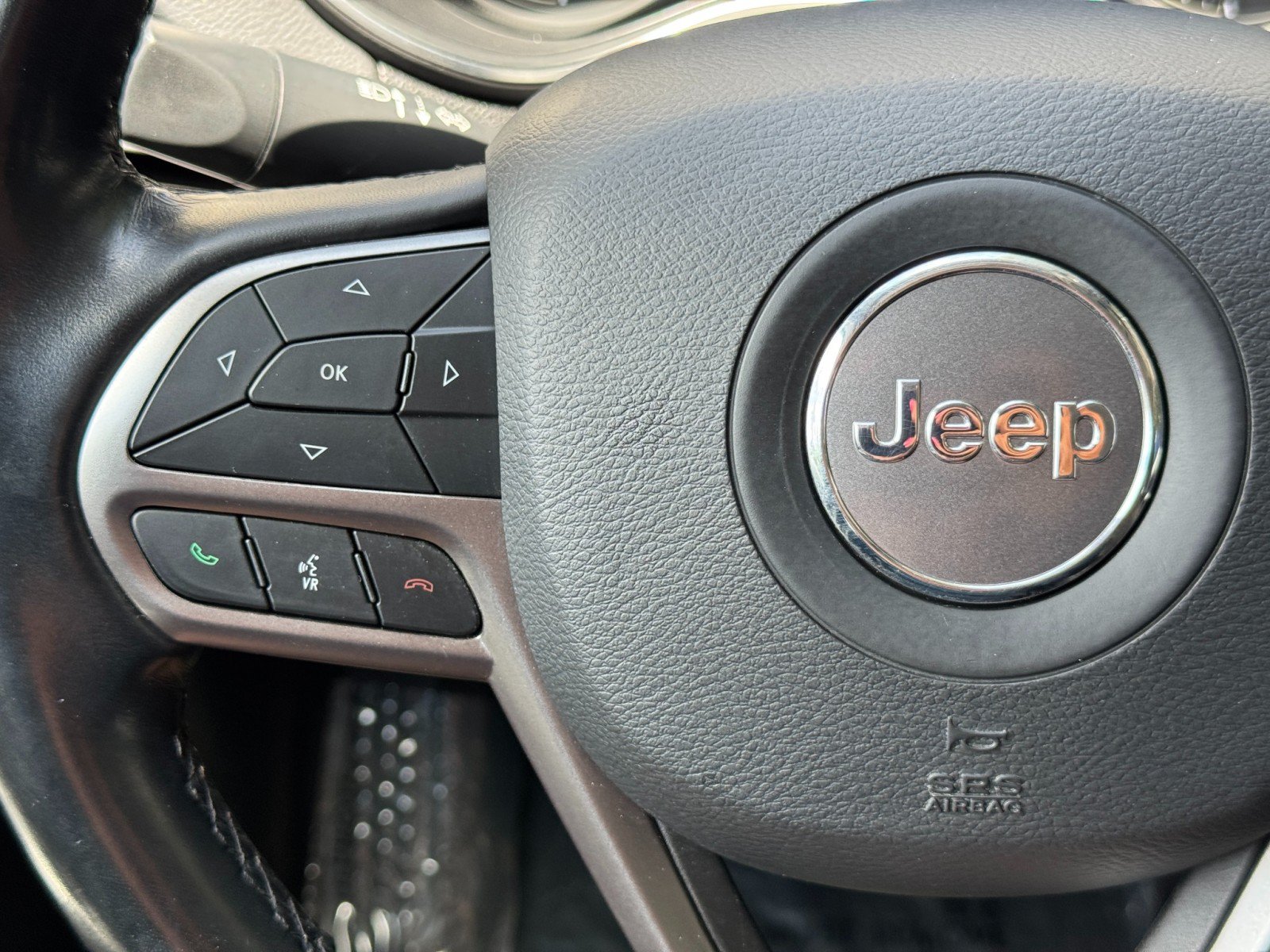 Used 2021 Jeep Cherokee Latitude Lux w/ Comfort/Convenience Group AWD/4WD image 19