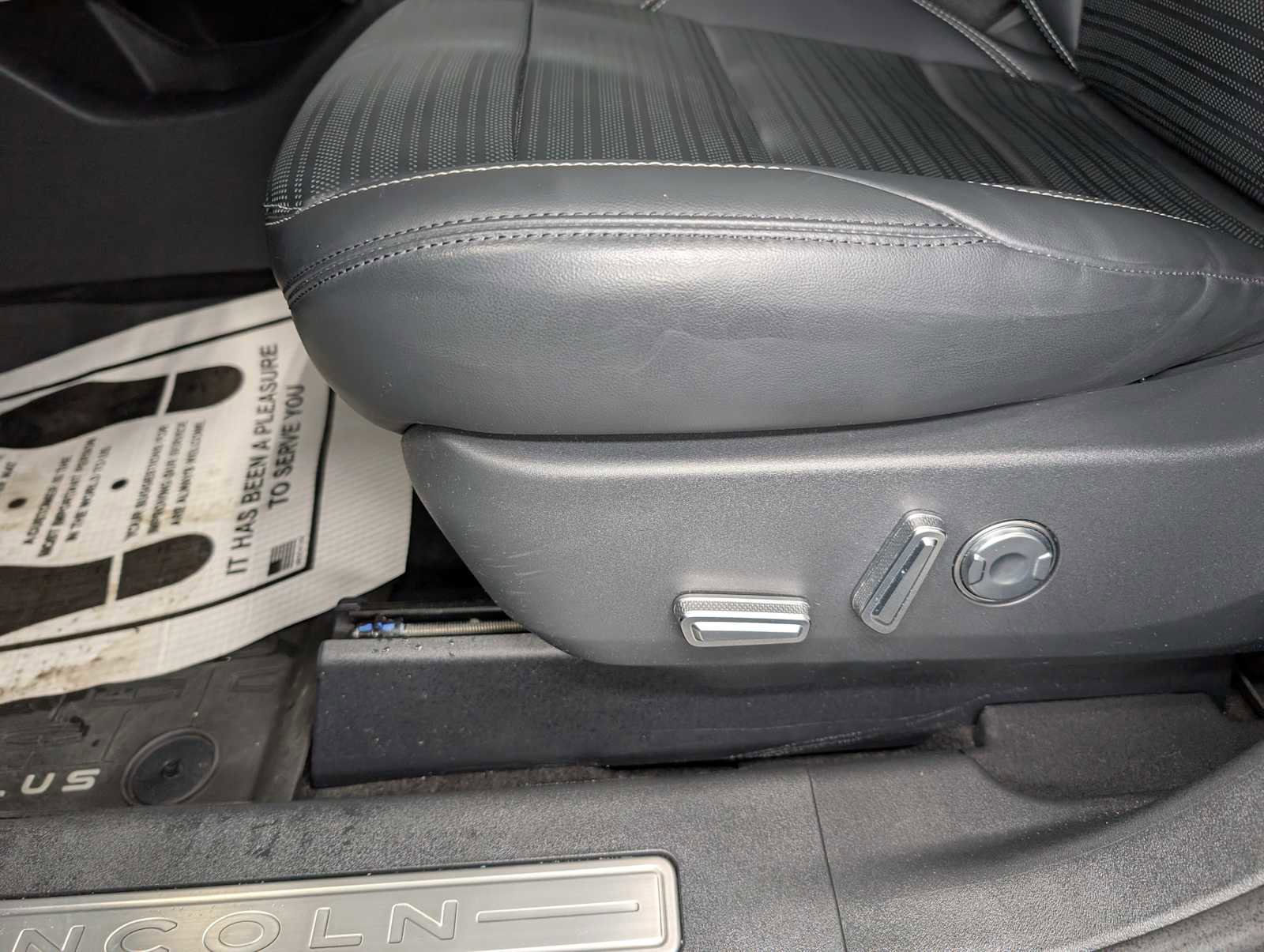 Certified 2025 Lincoln Nautilus Reserve image 30