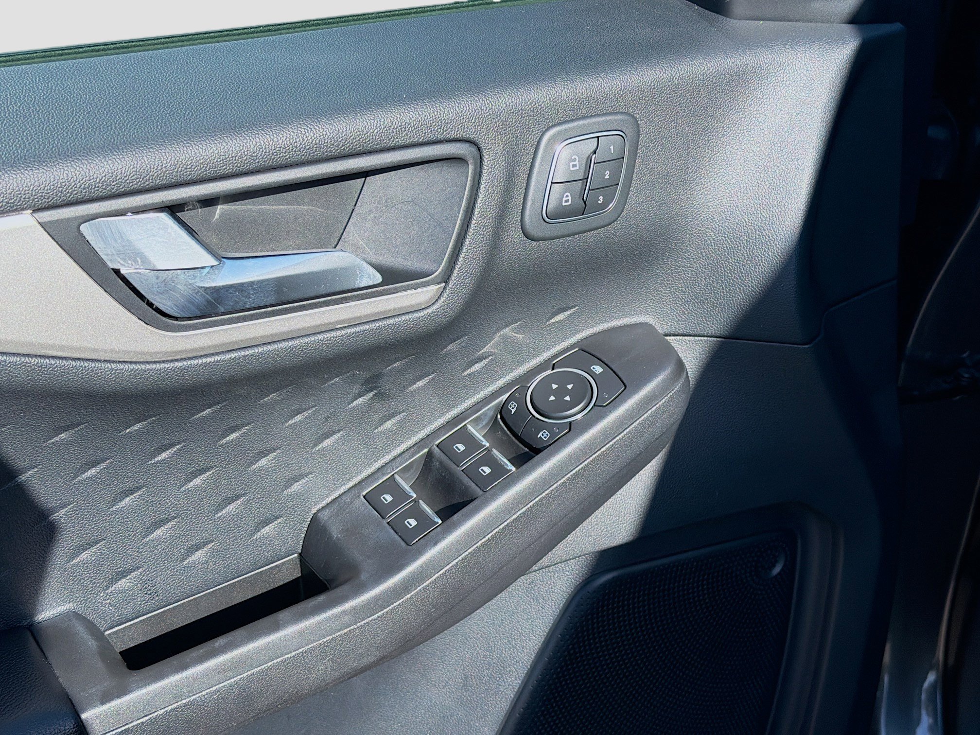 Used 2020 Ford Escape SEL image 23