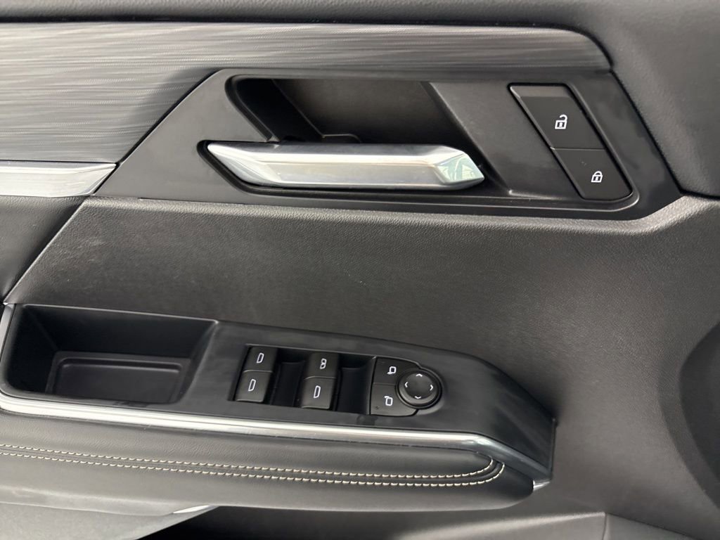 Used 2025 GMC Acadia Elevation image 23