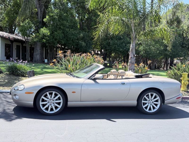 Used 2006 Jaguar XK8 Convertible RWD image 2