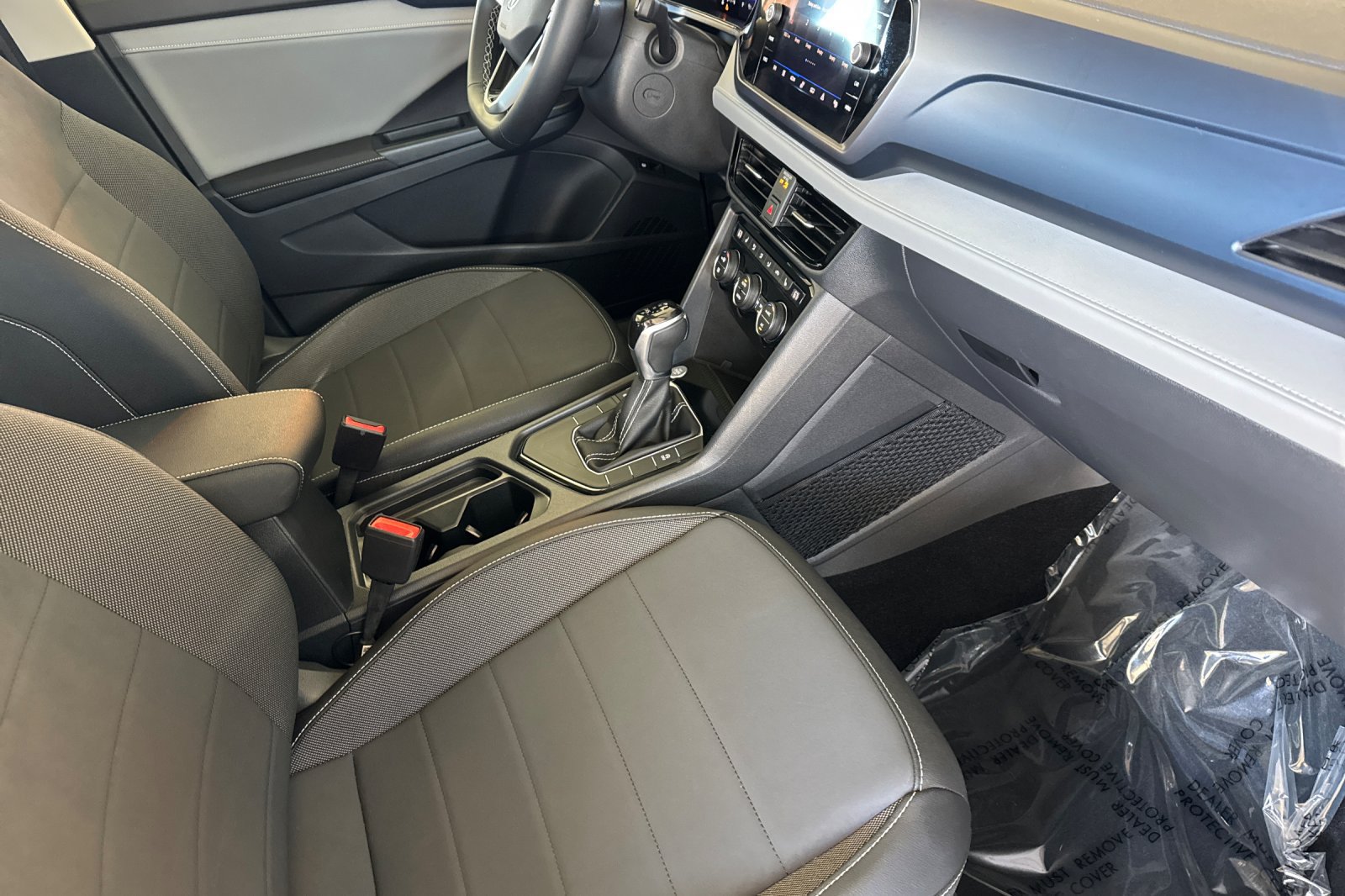 Used 2024 Volkswagen Taos SE w/ Panoramic Sunroof Package FWD image 19
