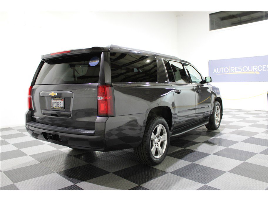 Used 2016 Chevrolet Suburban LT image 4