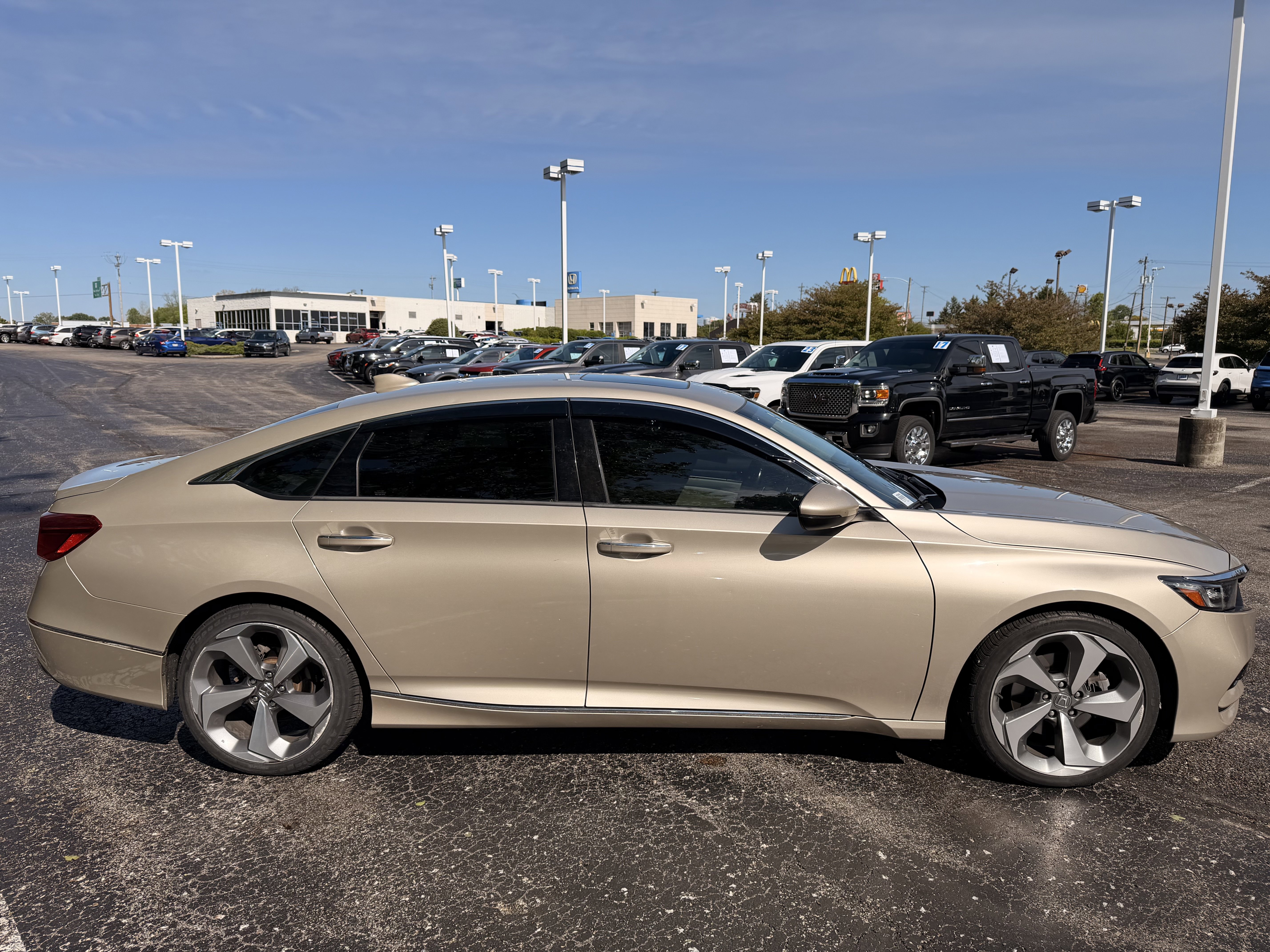 Used 2019 Honda Accord Touring image 2
