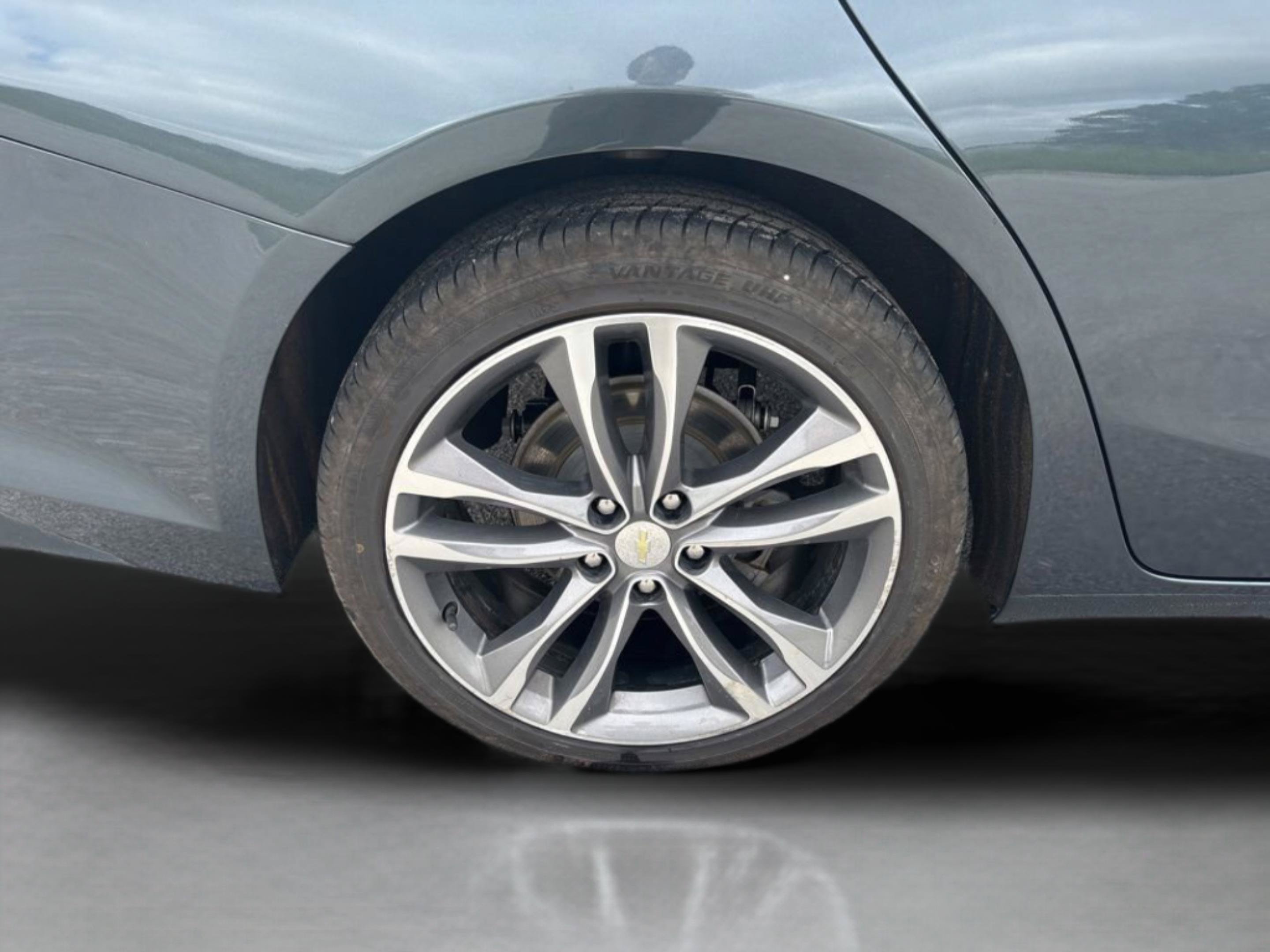 Used 2021 Chevrolet Malibu LT FWD image 36