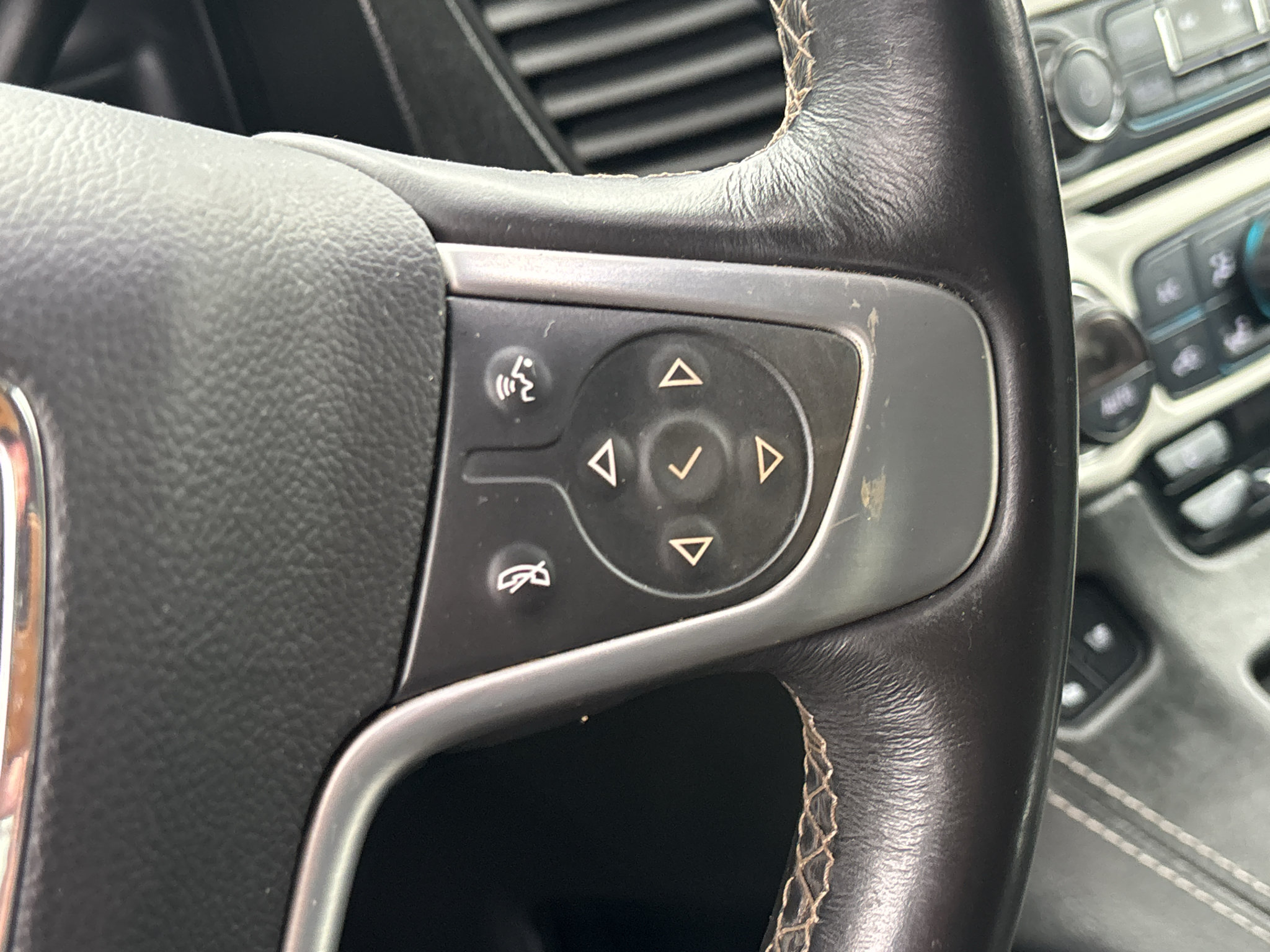Used 2017 GMC Yukon SLT AWD/4WD image 10