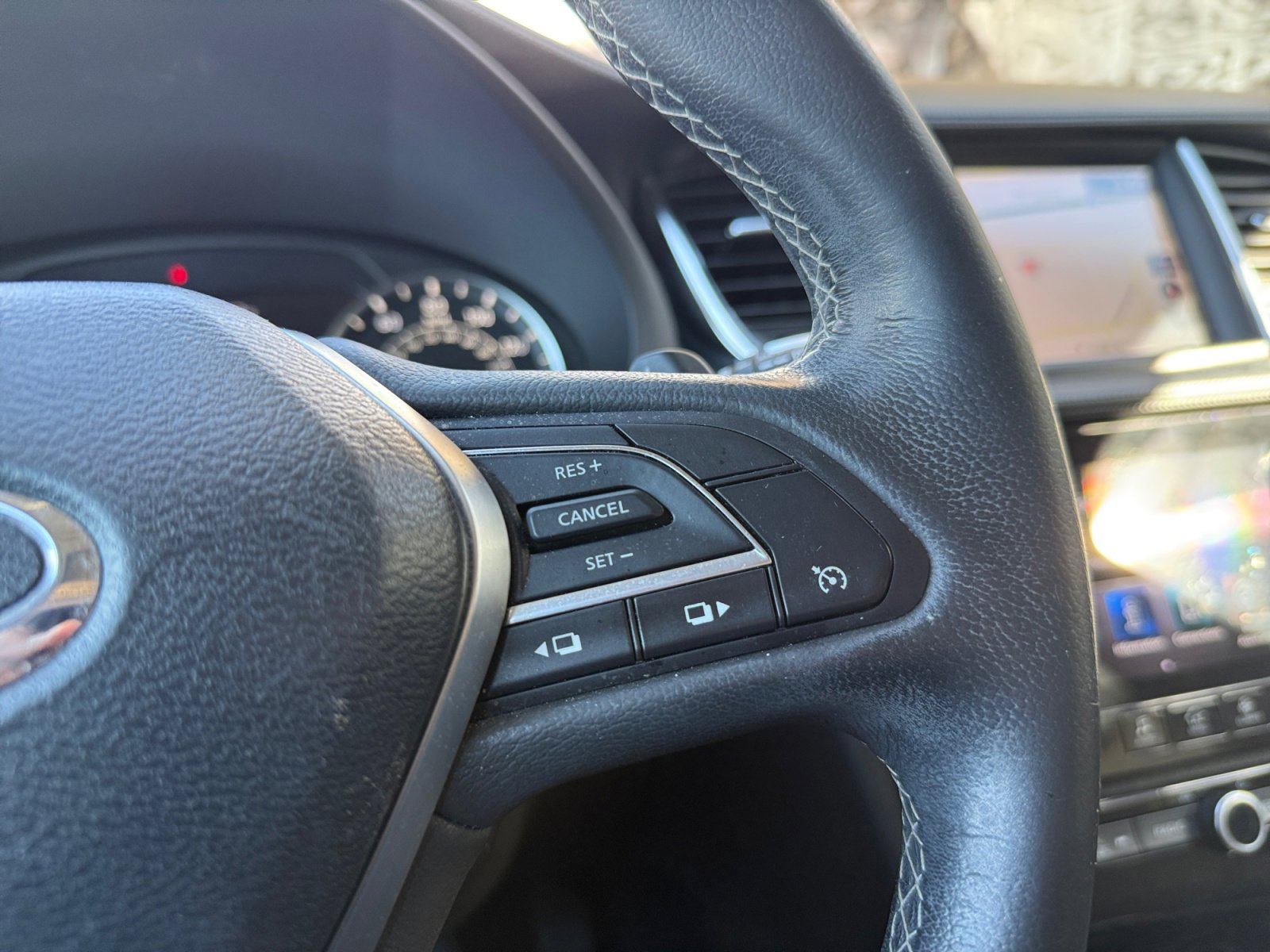 Used 2020 INFINITI QX50 Luxe w/ Navigation Package image 17