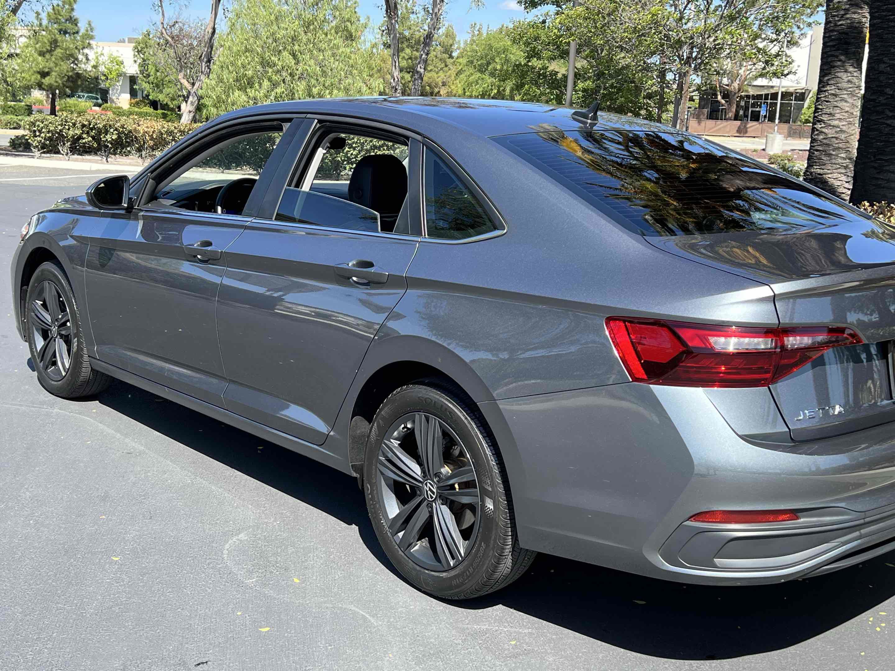 Used 2023 Volkswagen Jetta SE w/ Panoramic Sunroof Package FWD image 43