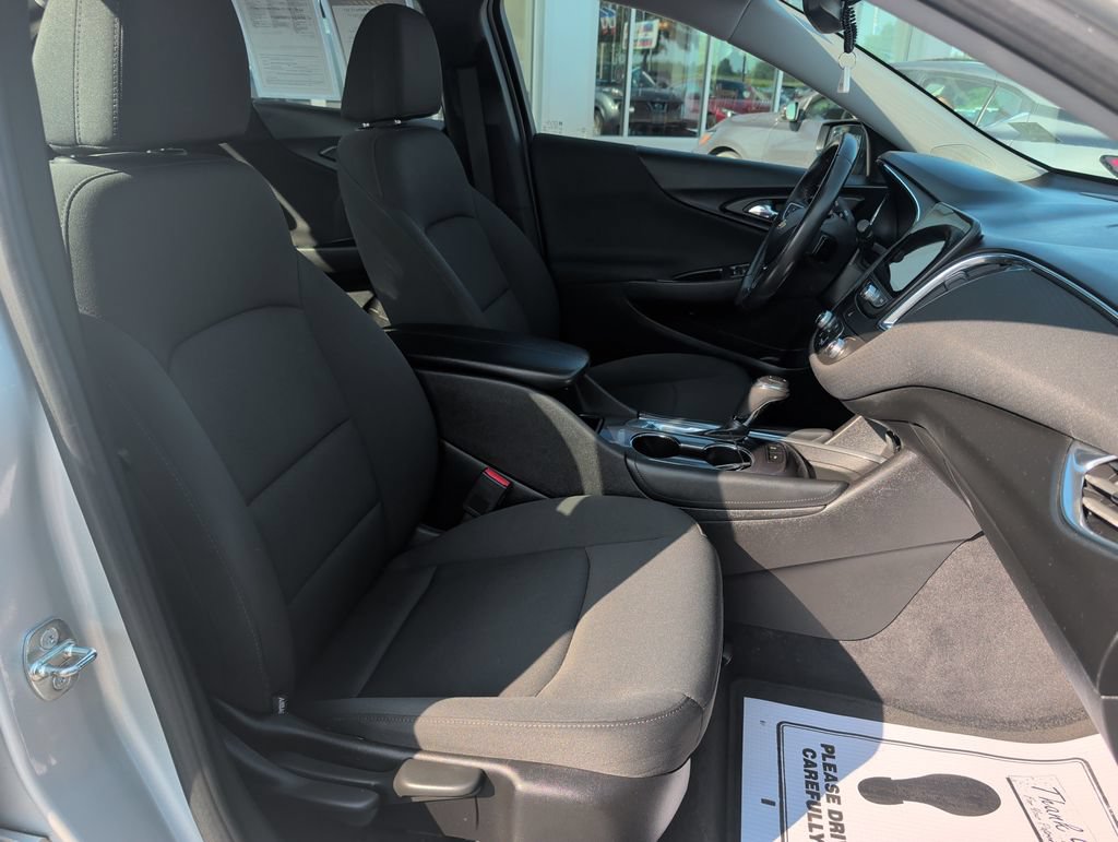 Used 2017 Chevrolet Malibu LT w/ Driver Confidence Package FWD image 21