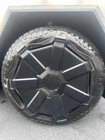 Used 2024 Tesla Cybertruck AWD Crew Cab image 16