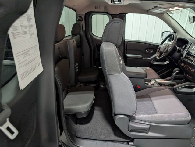 Used 2025 Nissan Frontier SV image 23