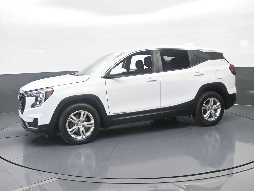 Used 2022 GMC Terrain SLE FWD image 2