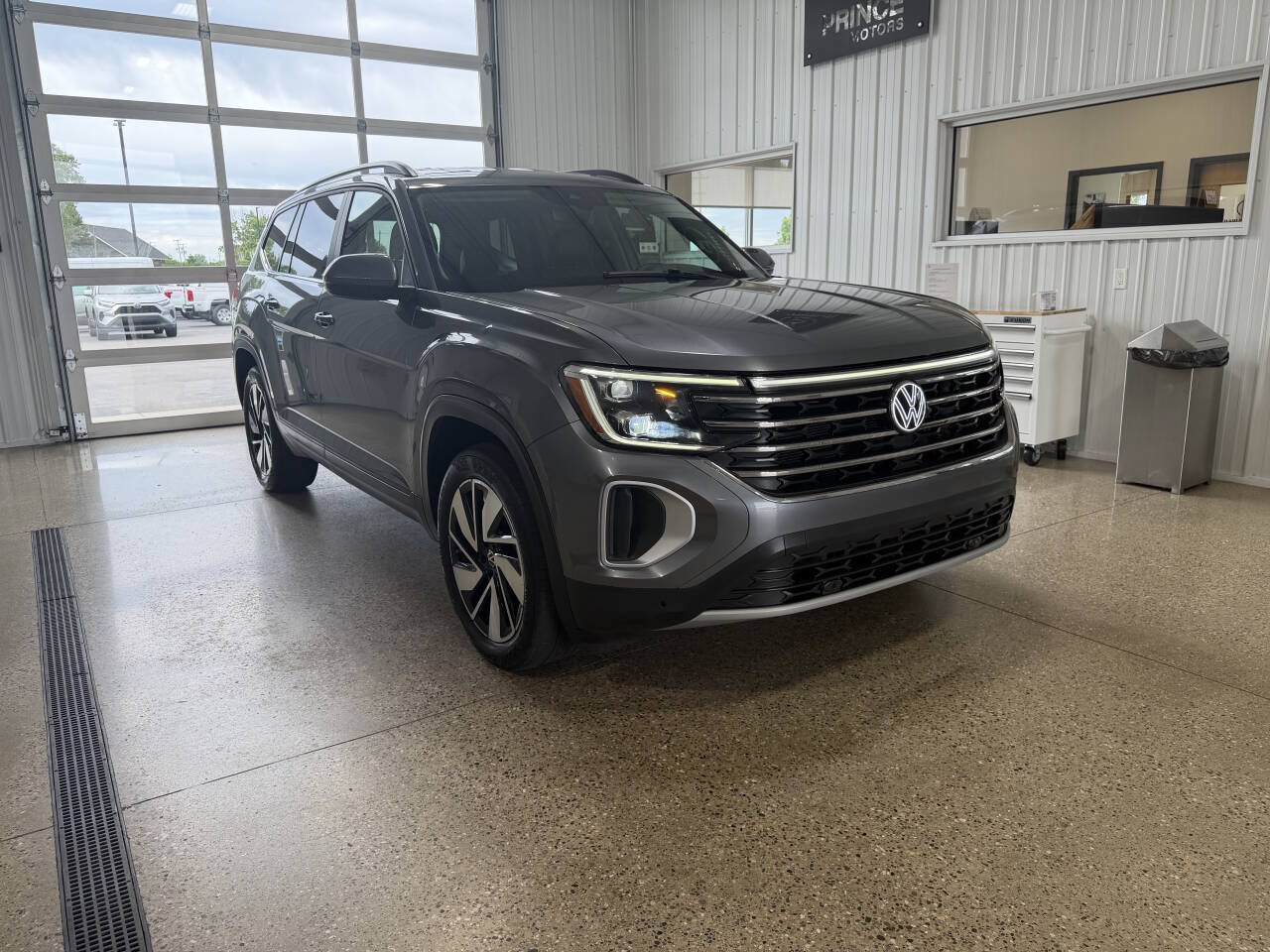Used 2024 Volkswagen Atlas SE AWD/4WD image 5