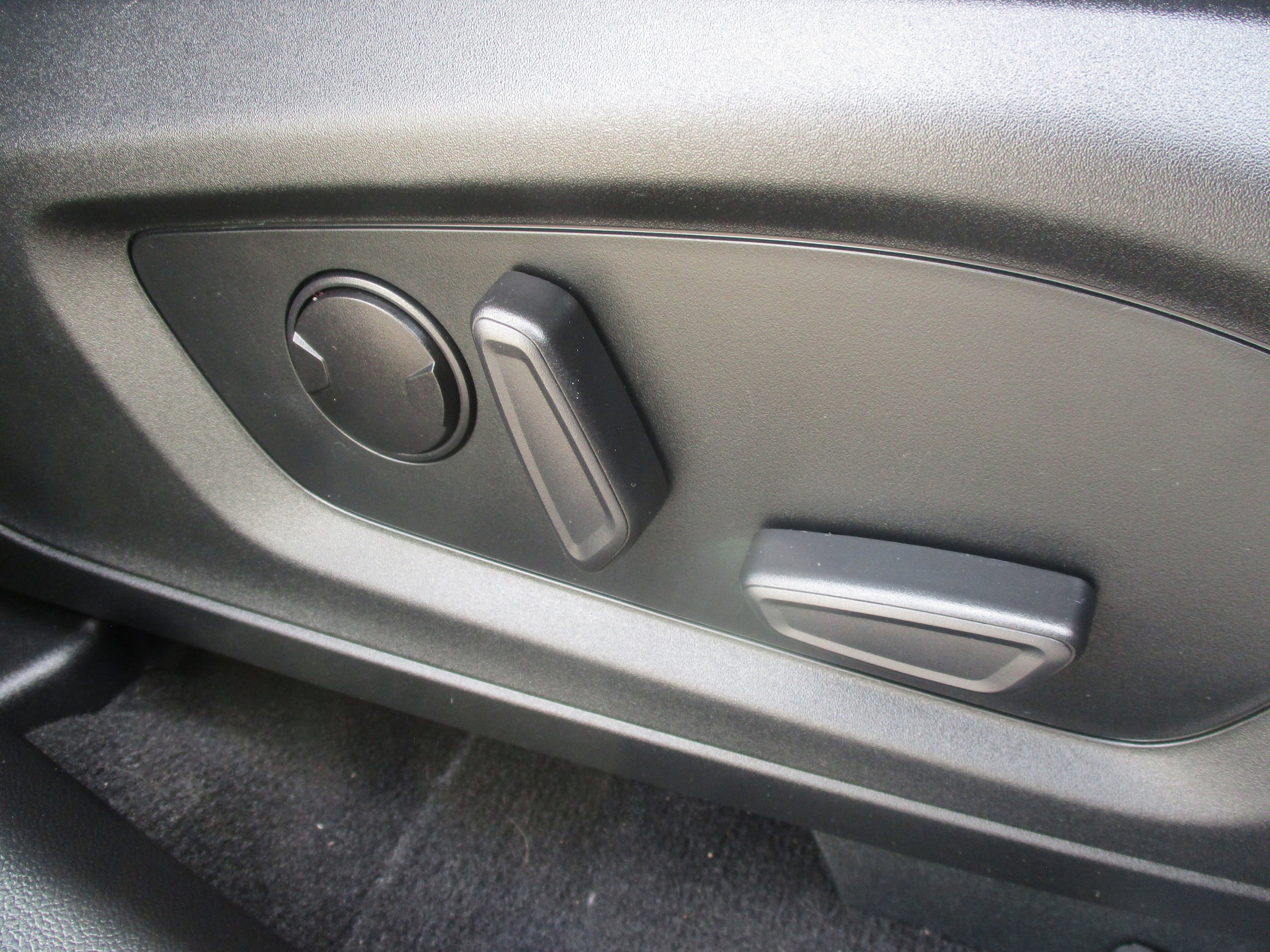 Used 2023 Ford Explorer XLT w/ Equipment Group 202A AWD/4WD image 47
