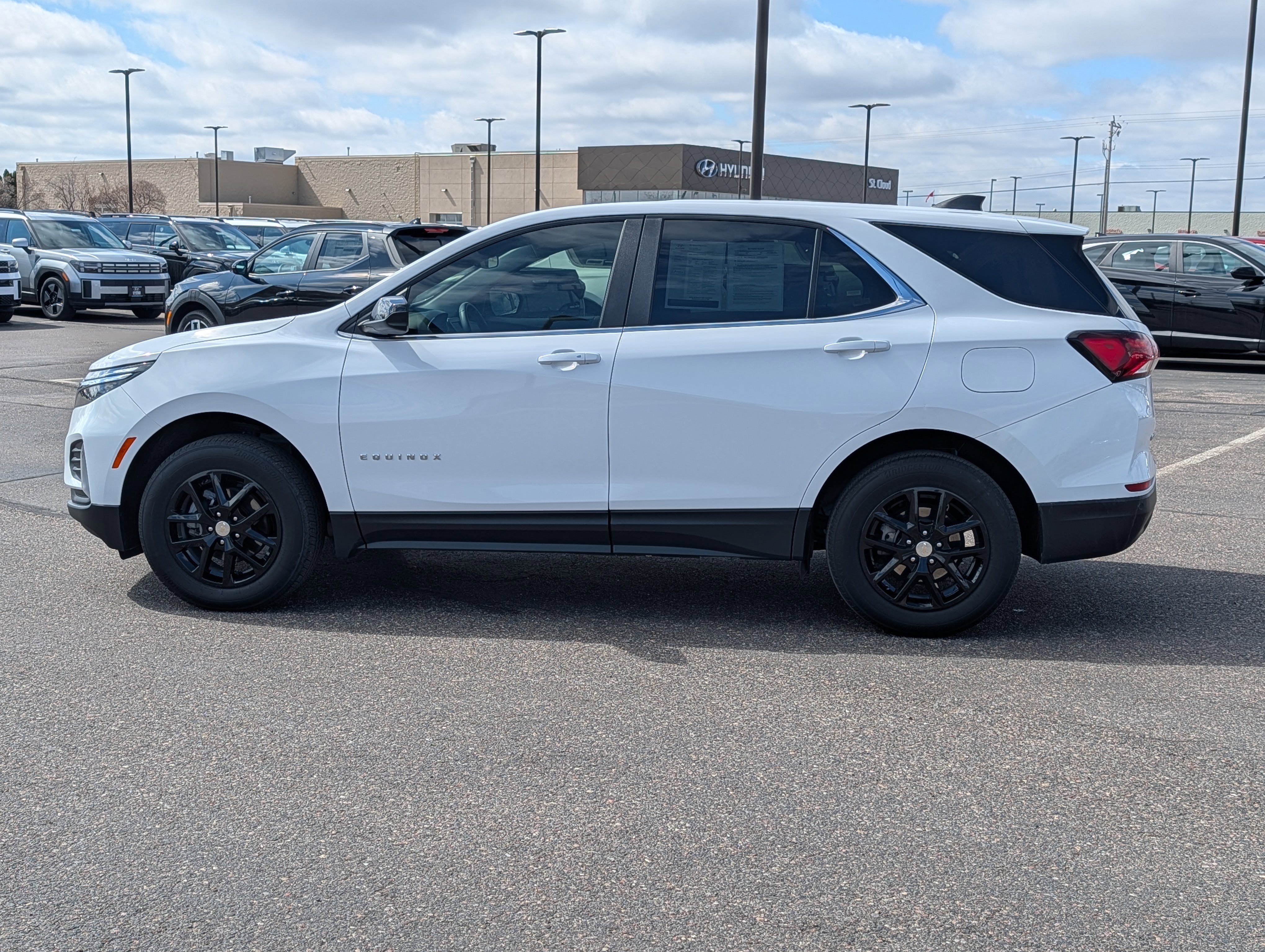 Used 2024 Chevrolet Equinox LT AWD/4WD image 2