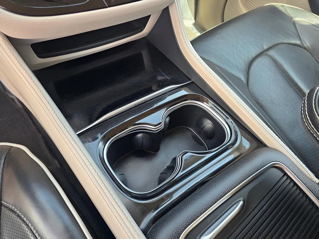 Used 2023 Chrysler Pacifica Limited image 17