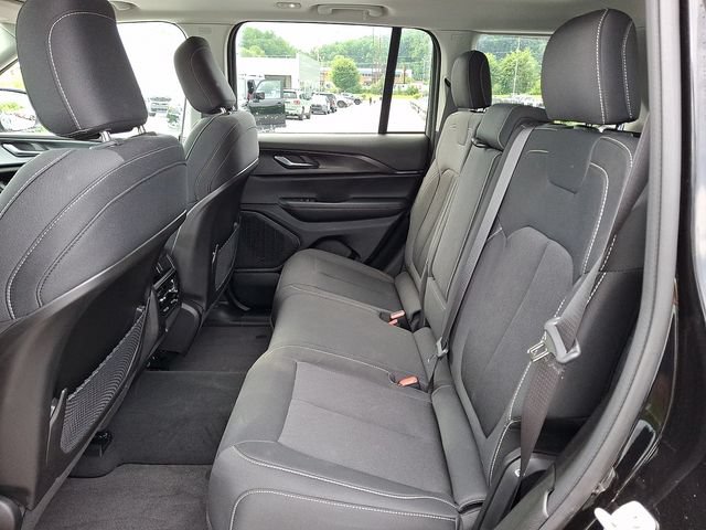Used 2023 Jeep Grand Cherokee Laredo X AWD/4WD image 10