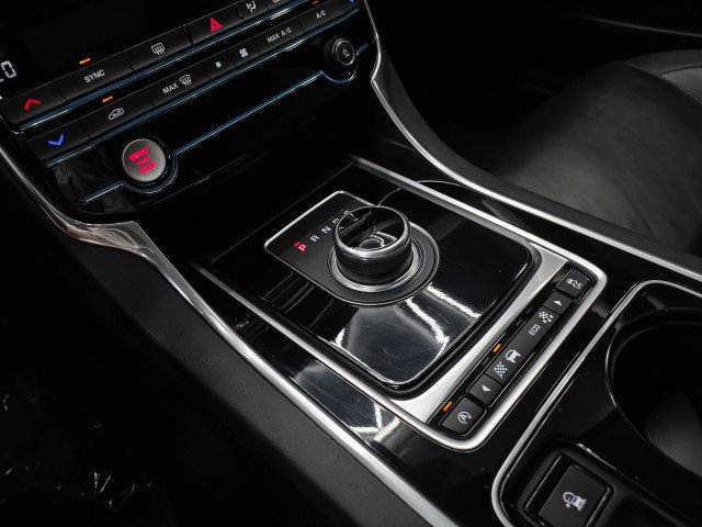 Used 2017 Jaguar XE Prestige RWD image 28